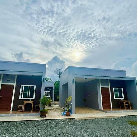 แหลมงอบเฮาส์ Laemngob House Villa Exteriör bild