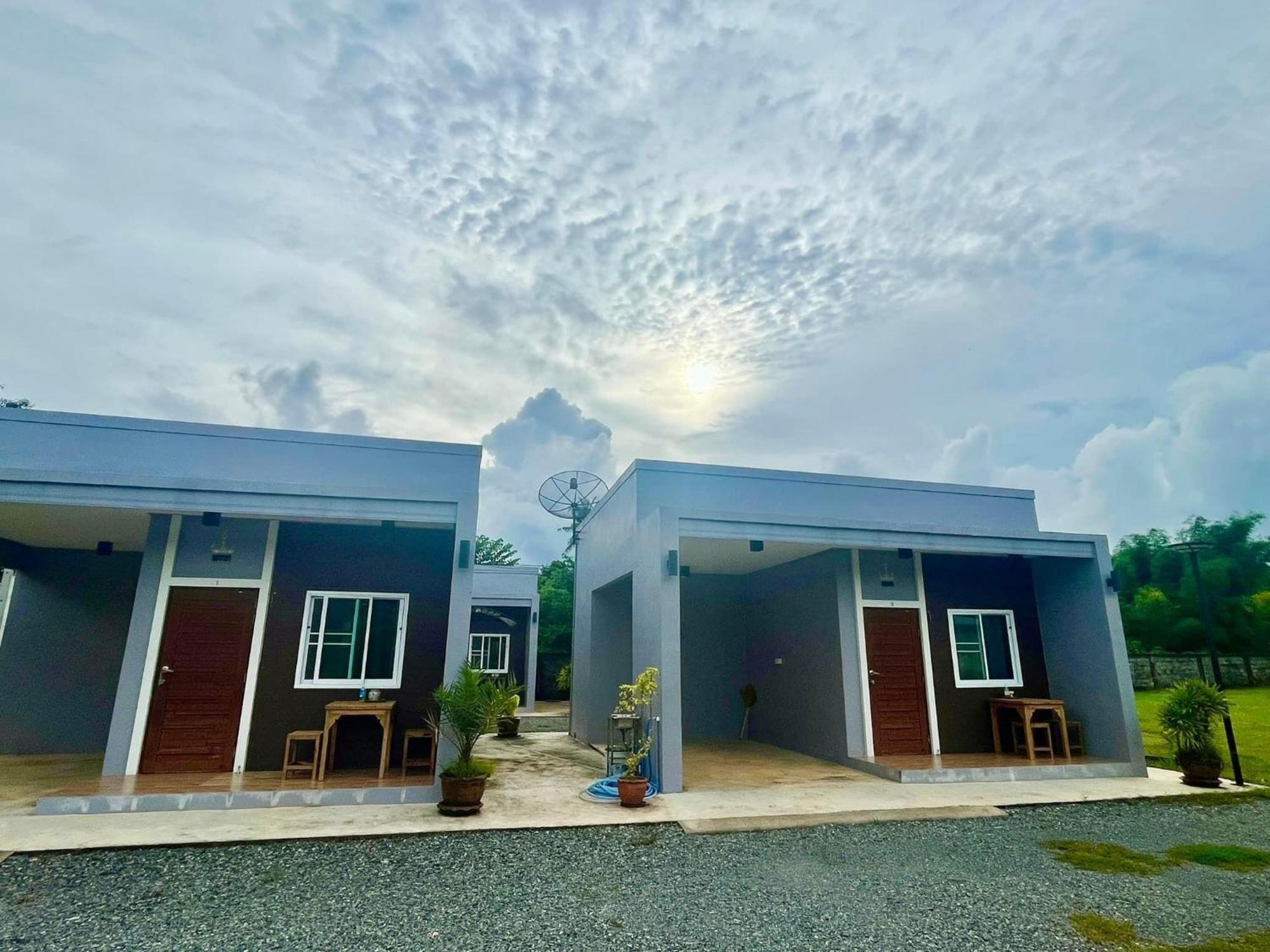 แหลมงอบเฮาส์ Laemngob House Villa Exteriör bild
